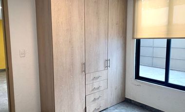 Renta de Casa en colonia Centro de San Andrés Cholula, 3 recamaras con baño 2 de ellas en PB, cochera para 2 autos. Toda la casa cuenta con persianas