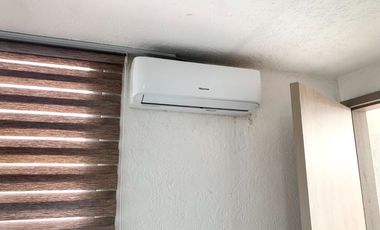 Renta de Casa en colonia Centro de San Andrés Cholula, 3 recamaras con baño 2 de ellas en PB, cochera para 2 autos. Toda la casa cuenta con persianas