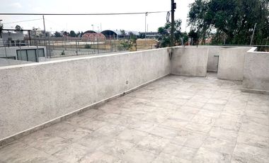Renta de Casa en colonia Centro de San Andrés Cholula, 3 recamaras con baño 2 de ellas en PB, cochera para 2 autos. Toda la casa cuenta con persianas
