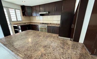 SE RENTA CASA EN QUINTAS DEL BOSQUE $15,500.00 ZONA PLAZA SAN ISIDRO
