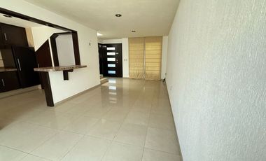 SE RENTA CASA EN QUINTAS DEL BOSQUE $15,500.00 ZONA PLAZA SAN ISIDRO