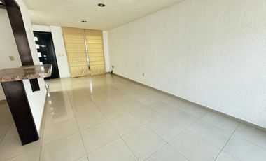 SE RENTA CASA EN QUINTAS DEL BOSQUE $15,500.00 ZONA PLAZA SAN ISIDRO