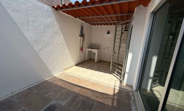 SE RENTA CASA EN QUINTAS DEL BOSQUE $15,500.00 ZONA PLAZA SAN ISIDRO