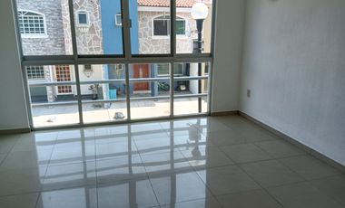 SE RENTA CASA EN QUINTAS DEL BOSQUE $15,500.00 ZONA PLAZA SAN ISIDRO