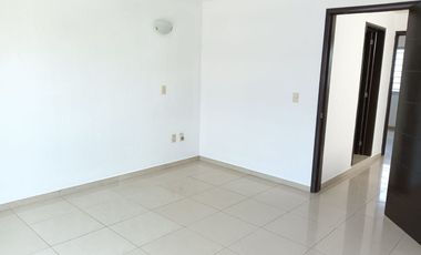 SE RENTA CASA EN QUINTAS DEL BOSQUE $15,500.00 ZONA PLAZA SAN ISIDRO