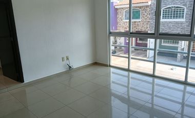 SE RENTA CASA EN QUINTAS DEL BOSQUE $15,500.00 ZONA PLAZA SAN ISIDRO