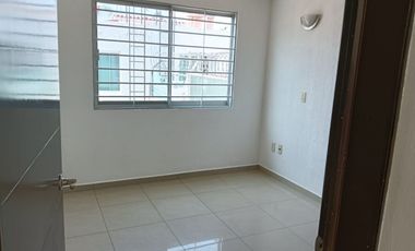 SE RENTA CASA EN QUINTAS DEL BOSQUE $15,500.00 ZONA PLAZA SAN ISIDRO