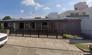 CASA A LA VENTA EN COL. MANSIONES DE REAL, CDAD GUZMAN, JAL.