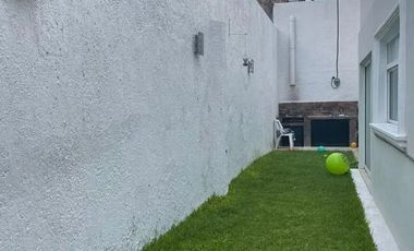 CASA A LA VENTA EN COL. MANSIONES DE REAL, CDAD GUZMAN, JAL.