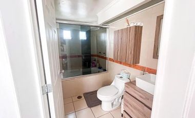 CASA A LA VENTA EN COL. MANSIONES DE REAL, CDAD GUZMAN, JAL.