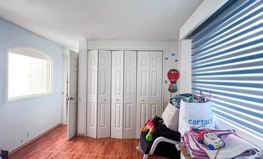 CASA A LA VENTA EN COL. MANSIONES DE REAL, CDAD GUZMAN, JAL.