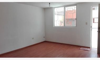 Casa en renta Calle jongitud Barrios, Volcanes del Sur, zona S.N.T.E., Puebla.