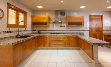 CASA EN VENTA EN PRIVADA EN LOMAS TERCERA