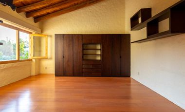 CASA EN VENTA EN PRIVADA EN LOMAS TERCERA