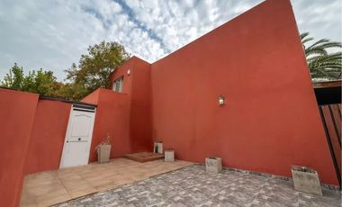 Casa amplia en Peñalolén, cerca de jumbo, mall, colegios, calle cerrada condominio