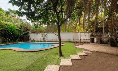 Casa amplia en Peñalolén, cerca de jumbo, mall, colegios, calle cerrada condominio