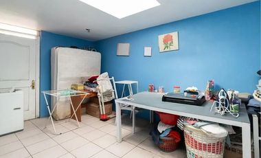 Casa amplia en Peñalolén, cerca de jumbo, mall, colegios, calle cerrada condominio