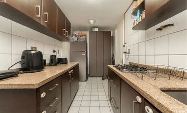 Casa amplia en Peñalolén, cerca de jumbo, mall, colegios, calle cerrada condominio