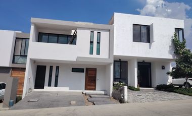 CASA EN VENTA EN SENDEROS DE MONTEVERDE 73 COTO 6A