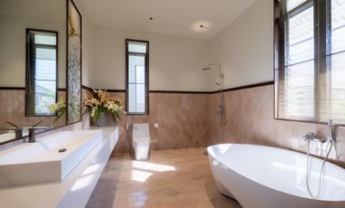Premium villa for sale, fully furnished, beautiful view, quiet, prime location, Saraphi District, Chiang Mai