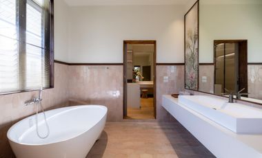 Premium villa for sale, fully furnished, beautiful view, quiet, prime location, Saraphi District, Chiang Mai