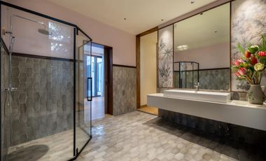 Premium villa for sale, fully furnished, beautiful view, quiet, prime location, Saraphi District, Chiang Mai