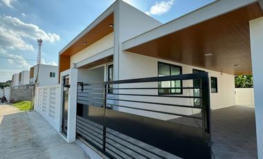 Beautiful house for sale, Tha Wang Tan, Saraphi, convenient travel, only 14 minutes from Royal Park Rajapruek.