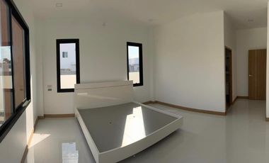 Beautiful house for sale, Tha Wang Tan, Saraphi, convenient travel, only 14 minutes from Royal Park Rajapruek.