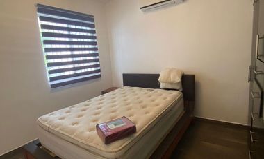 Casa Amueblada en renta Zona Sta. Catarina Bosques del Pte. c/seguridad 24/7