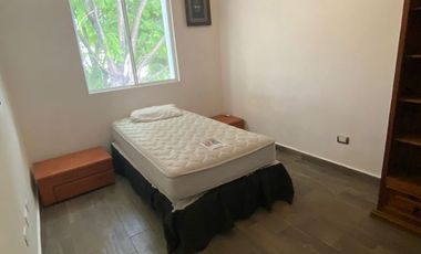 Casa Amueblada en renta Zona Sta. Catarina Bosques del Pte. c/seguridad 24/7