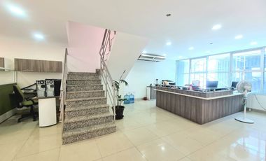 VENTA DE LOCAL COMERCIAL EN ESTRENO, EN SANTIAGO DE SURCO