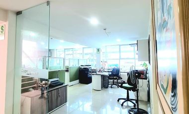 VENTA DE LOCAL COMERCIAL EN ESTRENO, EN SANTIAGO DE SURCO
