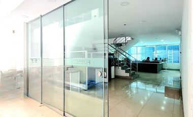 VENTA DE LOCAL COMERCIAL EN ESTRENO, EN SANTIAGO DE SURCO