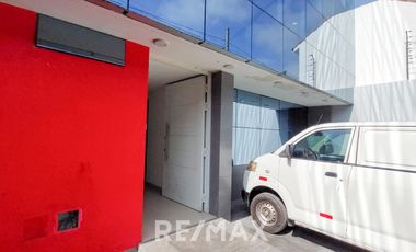 VENTA DE LOCAL COMERCIAL EN ESTRENO, EN SANTIAGO DE SURCO