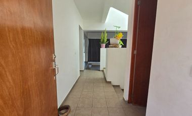 RENTA Amplia Casa con sotano en Privada en Corregidora