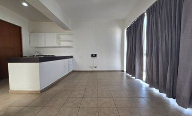 RENTA Amplia Casa con sotano en Privada en Corregidora