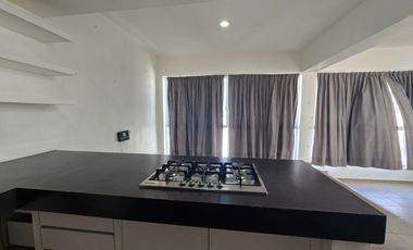 RENTA Amplia Casa con sotano en Privada en Corregidora