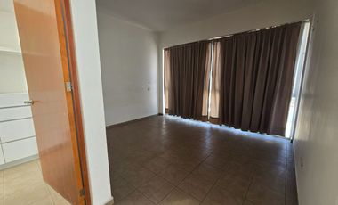 RENTA Amplia Casa con sotano en Privada en Corregidora