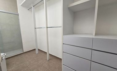 RENTA Amplia Casa con sotano en Privada en Corregidora
