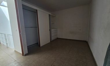 RENTA Amplia Casa con sotano en Privada en Corregidora