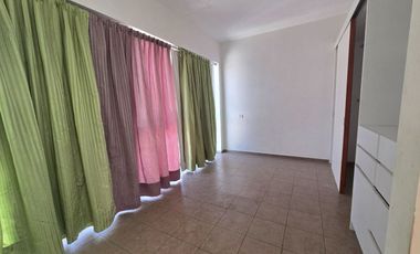 RENTA Amplia Casa con sotano en Privada en Corregidora