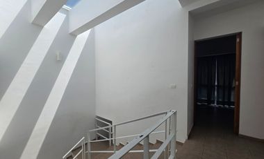 RENTA Amplia Casa con sotano en Privada en Corregidora