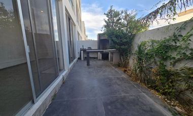 RENTA Amplia Casa con sotano en Privada en Corregidora