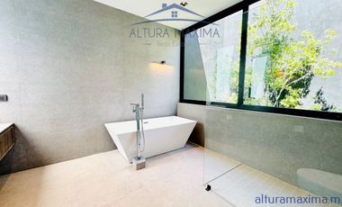 Lujosa Casa Nueva en Venta Villa Verona Zona Andares Zapopan