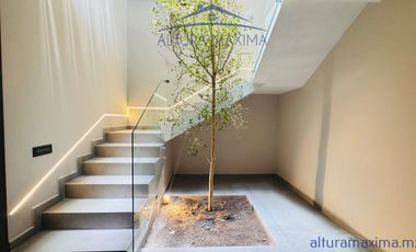 Lujosa Casa Nueva en Venta Villa Verona Zona Andares Zapopan
