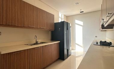 DISEWAKAN APARTEMEN ELITE 3BR FURNISHED MEWAH THE ADIWANSA GOLF RESIDENCE SURABAYA