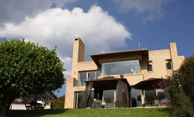 A PARTIR DEL 1/ AGT/2025 CHIA ENCENILLOS DE SINDAMANO CASA 188 METROS,  LOTE 1600 CASA 3 NIVELES , 3 HABITACIONES, CADA UNA CON BAÑO PRIVADO + HAB