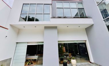VENTA DE HERMOSA CASA  FRENTE A PARQUE, LOS ALAMOS
