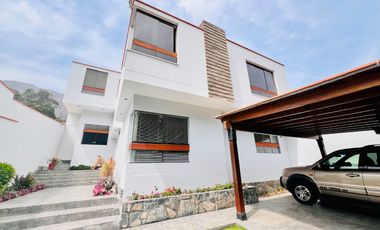VENTA DE HERMOSA CASA  FRENTE A PARQUE, LOS ALAMOS
