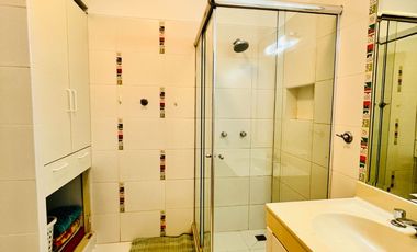 VENTA DE HERMOSA CASA  FRENTE A PARQUE, LOS ALAMOS